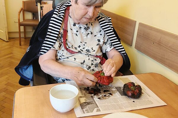 Geschälte Paprika auf dem Teller