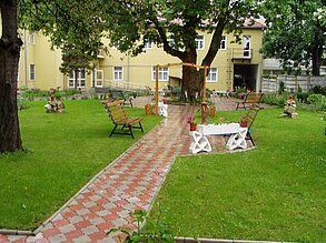 Garten und Hauptgebäude